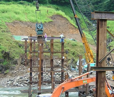 仮設桟橋基礎(転石・玉石、H鋼杭)