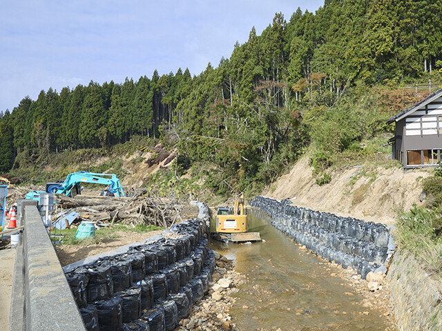 project90_08_1.jpg