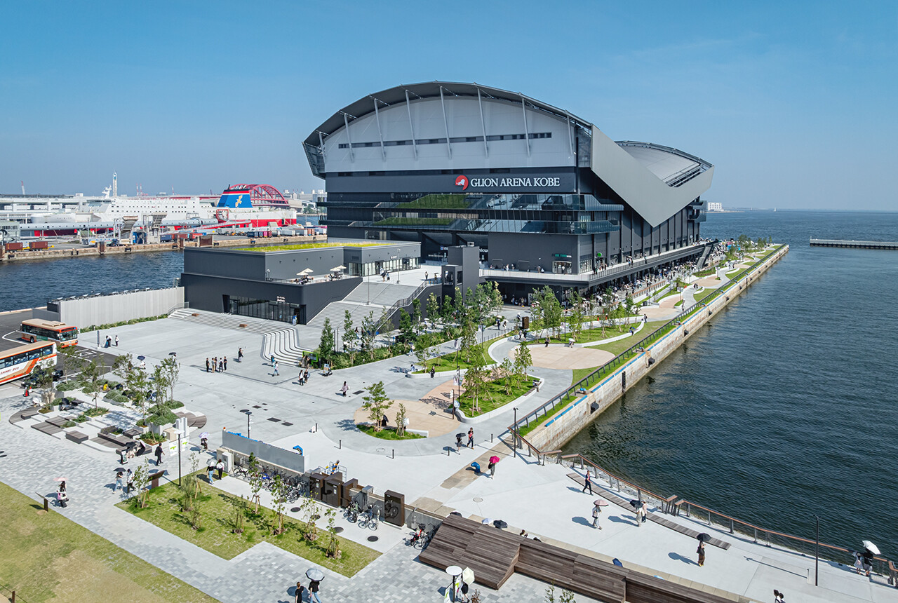 GLION ARENA KOBE 外観（敷地北からメインエントランスを見る）